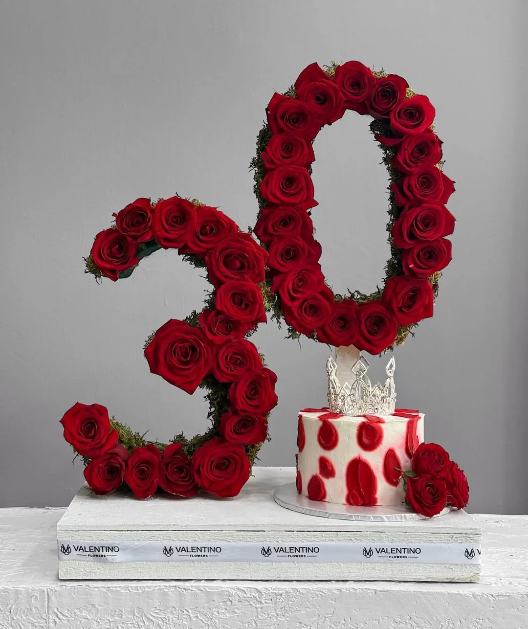 Number 30 Made of Roses and Cake