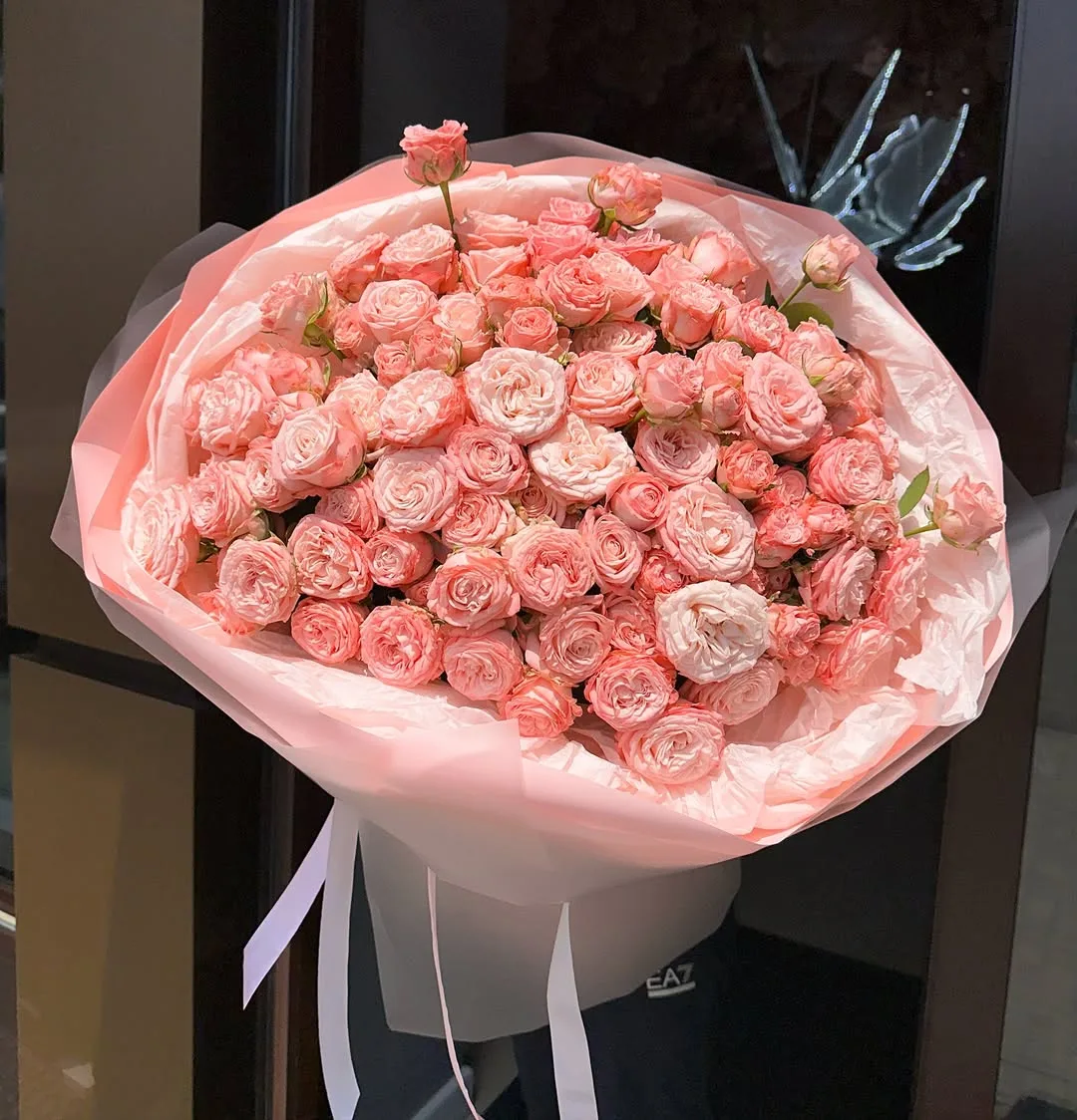 Букет персиковых кустовых роз (большой)