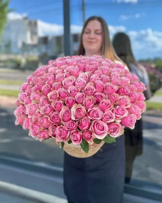 Корзина розовых роз (большая)
