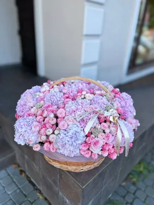 Корзина сиреневых гортензий