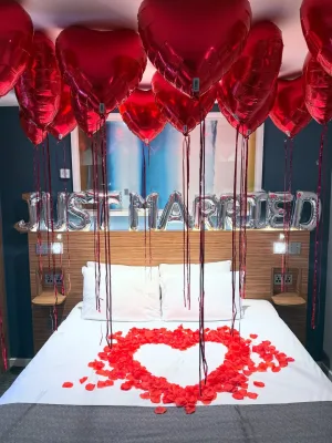 Оформление комнаты Just Married