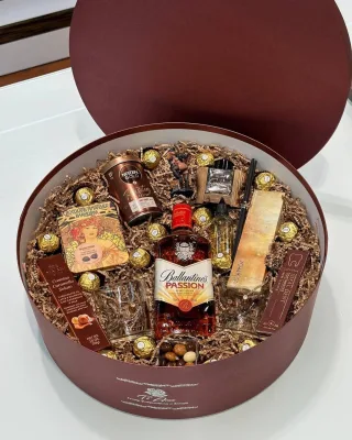 Набор виски в бордовой коробке