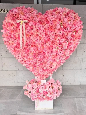 Сердце из розовых роз